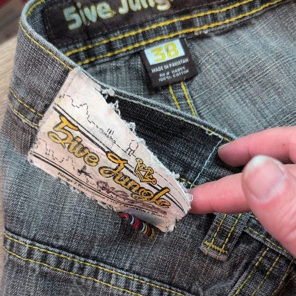 Relaxed Fit Black Jeans for Men - Picture 7 of 7